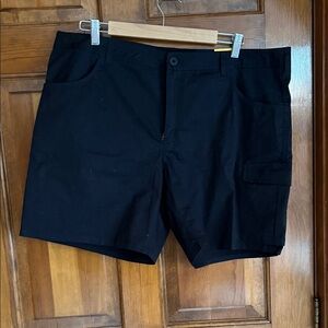 NWT Cabelas Women’s Black Cargo Shorts Size 18